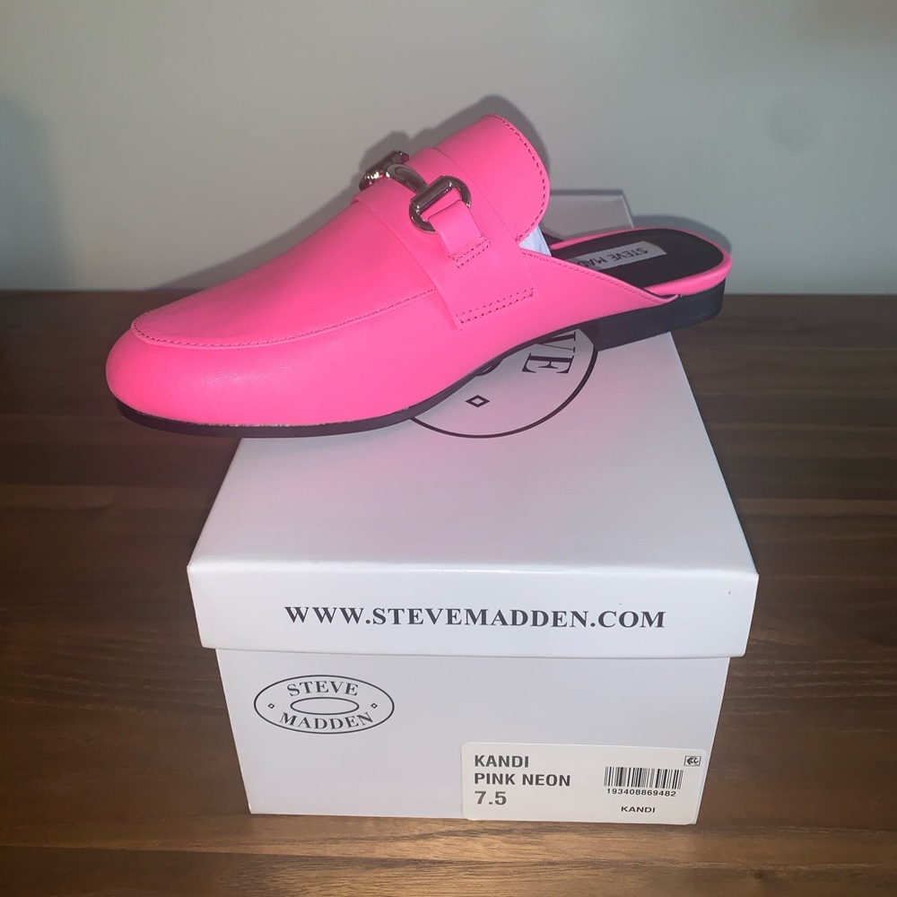 NWT Steve Madden neon pink Kandi slides size 7.5